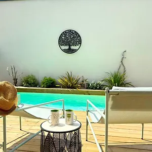 Daya Lodge. Villa LʼIsle-sur-la-Sorgue